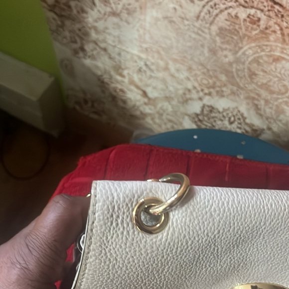 Michael Kors bag There are no call outs. Excellent used condition. - Picture 3 of 9